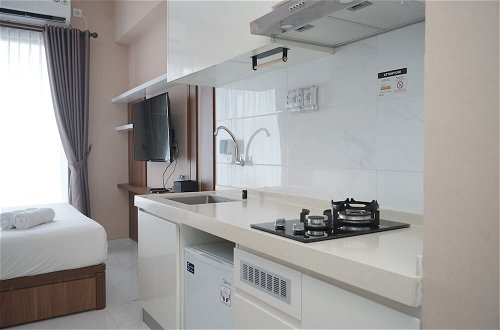 Foto 6 - Homey And Simple Studio At Sky House Bsd Apartment