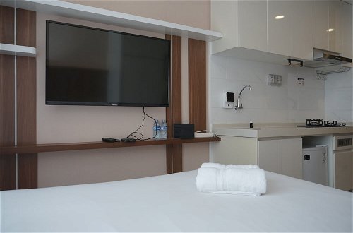 Foto 4 - Homey And Simple Studio At Sky House Bsd Apartment