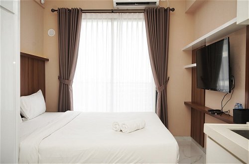 Foto 11 - Homey And Simple Studio At Sky House Bsd Apartment