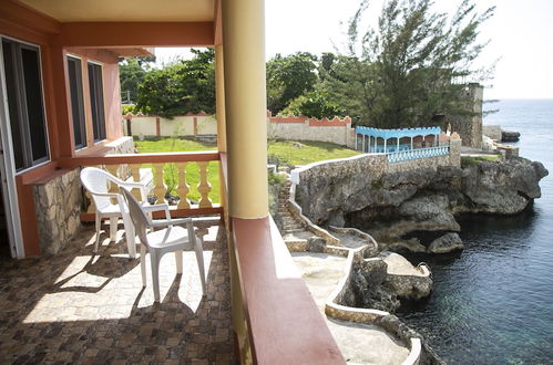 Photo 21 - Castle Cove-Ocean Front Villa