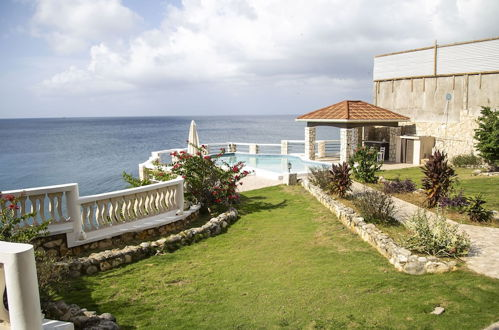 Foto 33 - Castle Cove-Ocean Front Villa