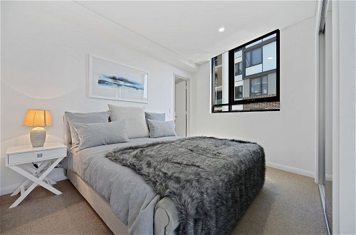 Photo 2 - Brand New Prestige Apartment Living