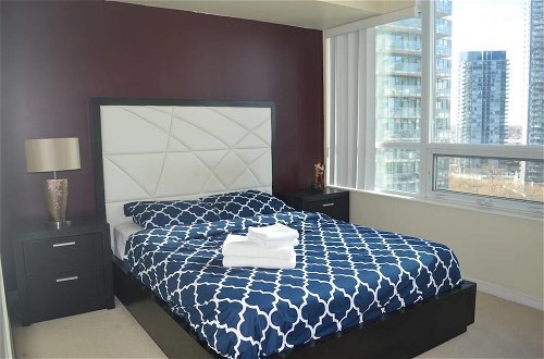 Photo 9 - NEW Luxury Condo - Lake Shore View With Parking