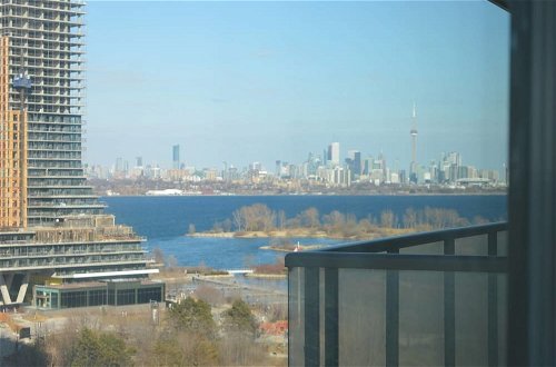 Foto 21 - NEW Luxury Condo - Lake Shore View With Parking