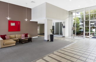 Photo 2 - Oaks Brisbane Mews Suites