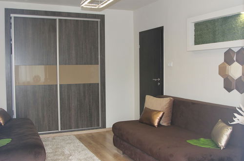 Photo 14 - Mox Downtown Apartman