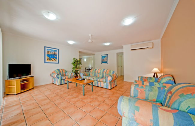 at Beach Court Holiday Villas - Foto 8