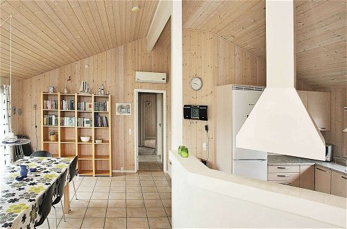 Photo 8 - 8 Person Holiday Home in Bindslev