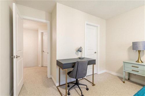 Photo 32 - 3BR 2 5BA Townhome 1 min to the Beach BBQ Parking