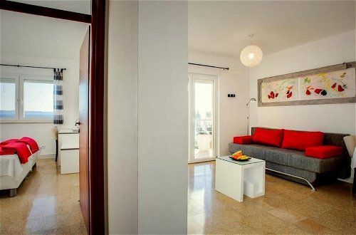 Foto 5 - Beautiful Apartment for 3 Adults Next to the Beach