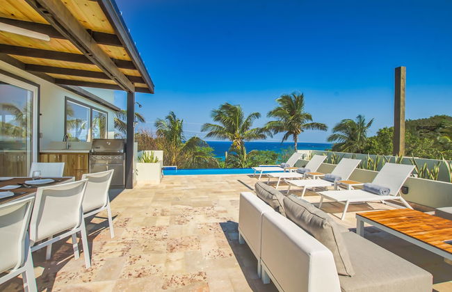 Villa Topaz - Photo 1