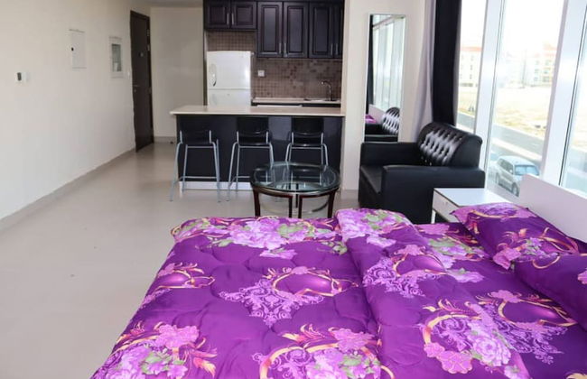 Stylish Family Friendly Studio - Photo 2