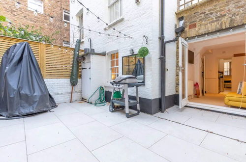 Photo 18 - Stylish 1 Bedroom Apartment in Pimlico With Lovely Garden