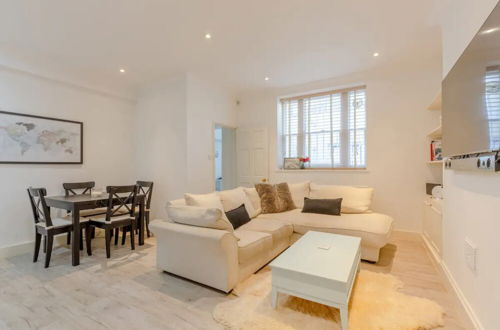 Photo 13 - Stylish 1 Bedroom Apartment in Pimlico With Lovely Garden