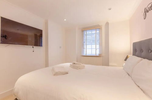 Photo 2 - Stylish 1 Bedroom Apartment in Pimlico With Lovely Garden