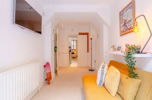 Photo 12 - Stylish 1 Bedroom Apartment in Pimlico With Lovely Garden