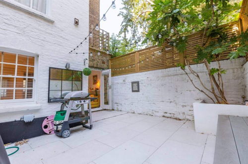 Photo 25 - Stylish 1 Bedroom Apartment in Pimlico With Lovely Garden