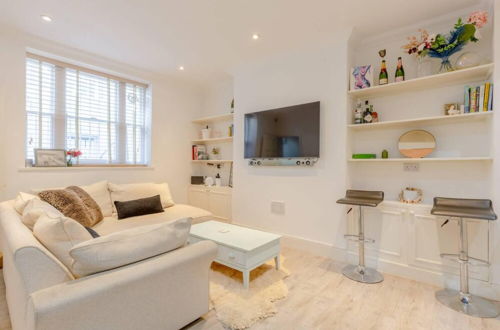 Photo 16 - Stylish 1 Bedroom Apartment in Pimlico With Lovely Garden