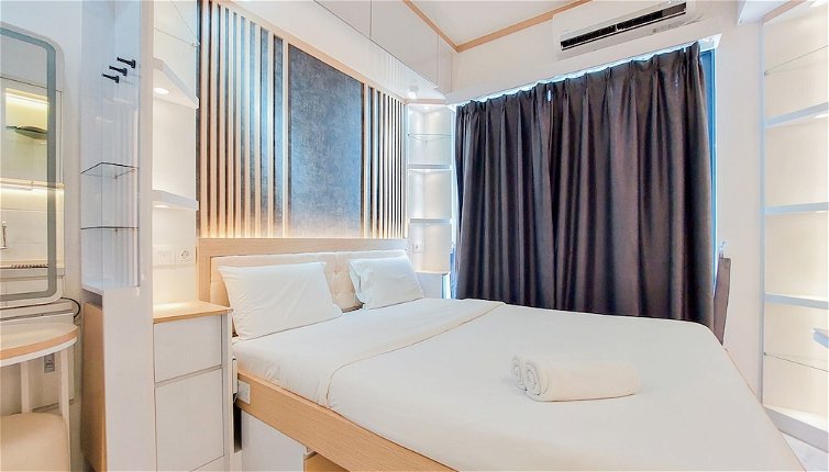 Photo 1 - High Floor And Cozy Studio Room At Sky House Bsd Apartment