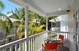 Foto 1 - Breezy Bungalow by Avantstay Close 2 Zachary Taylor State Park & Beach w/ Shared Pool Week Long Stays