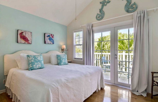 Breezy Bungalow by Avantstay Close 2 Zachary Taylor State Park & Beach w/ Shared Pool Week Long Stays - Foto 16
