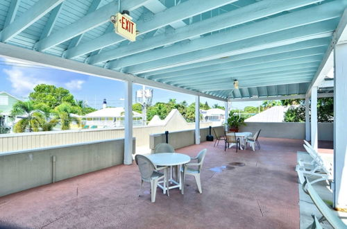 Photo 15 - Duval Breeze by Avantstay Great Location Close to Beach & Nightlife Shared Pool! Week Long Stays