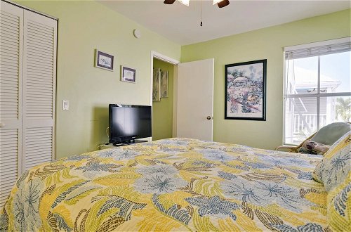 Photo 22 - Duval Breeze by Avantstay Great Location Close to Beach & Nightlife Shared Pool! Week Long Stays