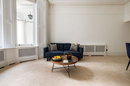 Photo 21 - Luxury 2-bed Apartment in Knightsbridge