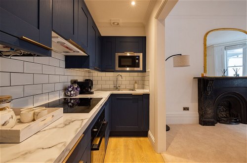 Foto 17 - Luxury 2-bed Apartment in Knightsbridge