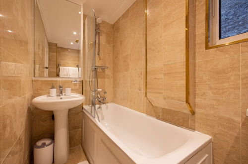 Foto 24 - Luxury 2-bed Apartment in Knightsbridge