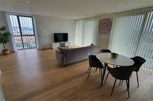 Photo 1 - Royal Wharf Excel - 2 Bed Close To City Airport