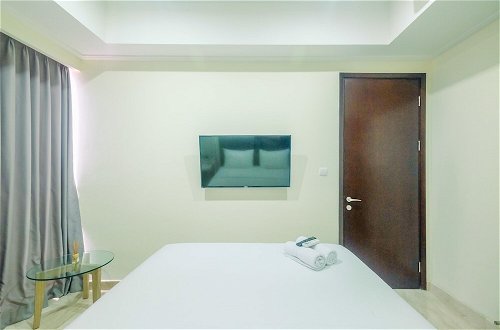 Foto 4 - Cozy Stay @ Strategic Place 2BR Menteng Park Apartment