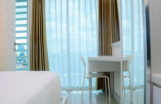 Foto 2 - Comfy with Modern Style 1BR Grand Kamala Lagoon Apartment