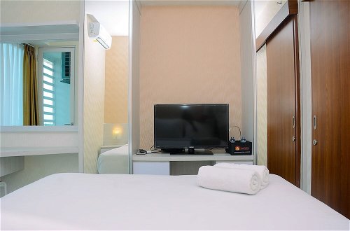 Foto 5 - Comfy with Modern Style 1BR Grand Kamala Lagoon Apartment