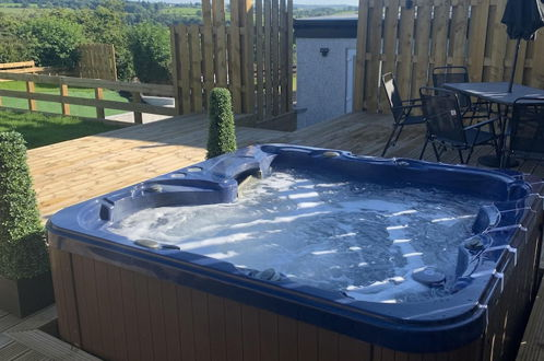 Foto 25 - Luxury Cottage, Views of the Lakes With Hot Tub