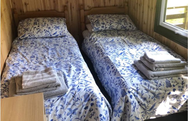 Nuthatch Lodge is set in 24 Acres of Wood, Parkland Near the Village of Cenarth - Foto 4