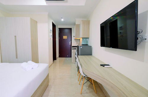 Photo 6 - Simply Modern Studio Menteng Park Apartment