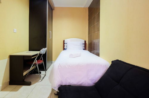 Photo 2 - Modern 2BR at City Home Apartment with Sofa Bed near MOI