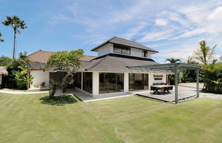 Foto 1 - Amazing Villa With Pool and Huge Lawn