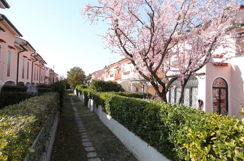 Photo 14 - Cosy two - Storey Villa With a Garden and a Shared Swimming Pool