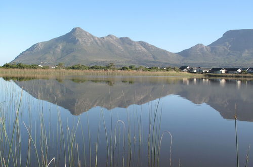 Photo 12 - Stunning Cape Peninsula Holiday Villa With Pool