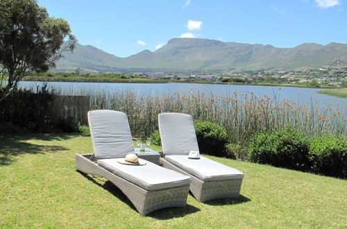 Photo 23 - Stunning Cape Peninsula Holiday Villa With Pool