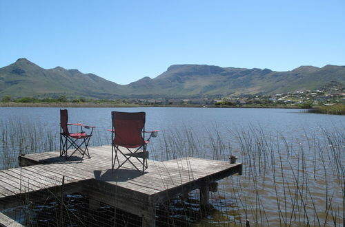 Photo 11 - Stunning Cape Peninsula Holiday Villa With Pool