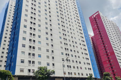 Photo 18 - Minimalist Studio with City View at Green Pramuka Apartment