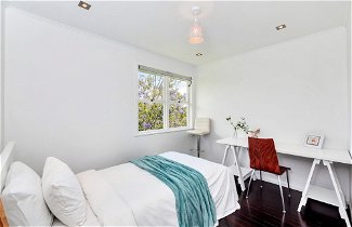 Photo 2 - Bright Airy & Spacious 3 BR Home