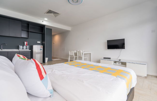OYO Home 43951 Fair Studio Empire City Marriot - Foto 2