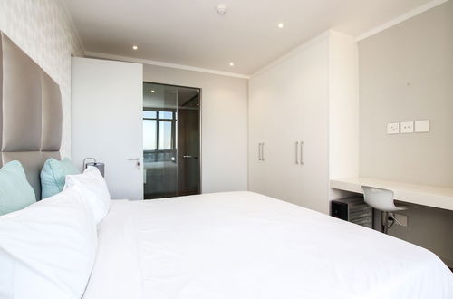 Photo 4 - Sandton Smart Apartment Twelve