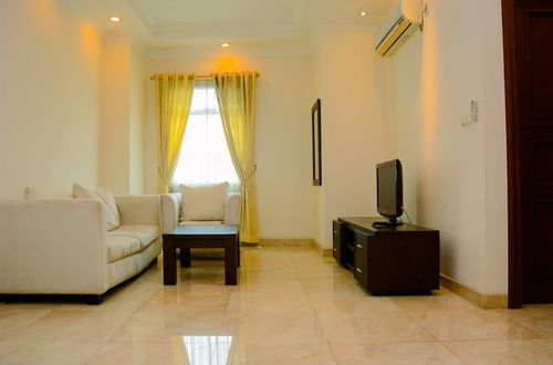 Photo 10 - Modern 2BR at The Belleza Apartment