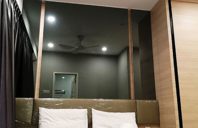 Mansion One 2 Bedroom Apartment - Photo 4
