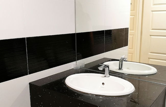 Mansion One 2 Bedroom Apartment - Photo 30